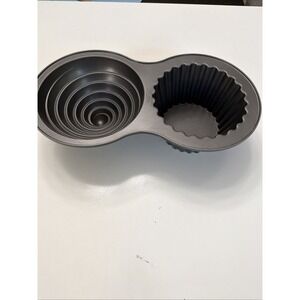 Wilton Dimensions Giant Cupcake Cake Pan 2105-5038 Nonstick 3D Baking Mold. 5265